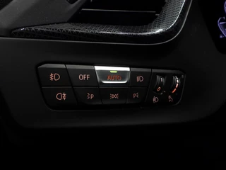 BMW 1-Serie 118i Aut. Intro Sport Line VOL LEER/NAVI/CAMERA/LED/18"LMV! / 22