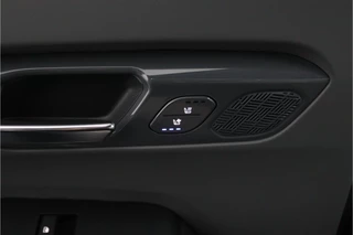 Kia EV9 GT-Line AWD 99.8 kWh - Schuif-/kanteldak - Stoelverwarming-/ventilatie - Massage zetel - Head-Up - Fabrieksgarantie tot 02-2033 / 64