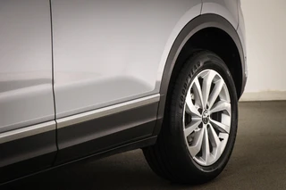 Volkswagen T-Roc 1.5 TSI Style | IQ LIGHT | STOELVERWARMING | CLIMA | APP CONNECT | DAB | PDC / 21
