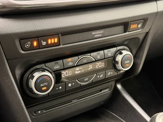 Mazda 3 Sedan 2.0 SkyActiv-G Leder HUD 18' Camera Keyless Navi Cruise Clima / 24
