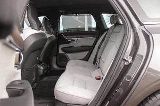 Volvo V90 2.0 B4 Business Pro Inscription| BTW auto | 1e eigenaar | NL auto | 20 inch | Panoramadak | Harman Kardon | BLIS | Stuurverwarming | Stoelverwarming | Head-up | Trekhaak | Cruise control / 16