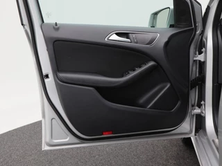 Mercedes-Benz B-klasse 250 Ambition Automaat 211 Pk | Camera | Trekhaak | Keyless | LED | Navigatiesysteem | Parkeersensoren | 18 Inch | 81.928 Km / 24