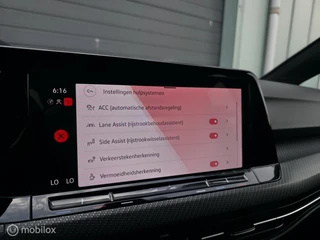 Volkswagen Golf 1.5 eTSI R-Line / Sfeer / Carplay / Camera / 27