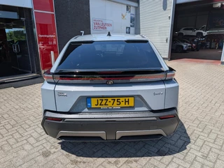 Toyota C-HR+ FIRST EDITION 77KWH 20" VELGEN WARMTEPOMP EL-ACHTERKLEP PRIVACY-GLASS 18"LMV BLIND SPOT STOELVERW. P-SENSOREN / 7