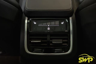 Volvo XC90 2.0 T8 Recharge AWD Ultimate Dark | Pano | Trekhaak zwenkbaar | Massage | Stoelventilatie | Harman Kardon | HUD | 4-zone | BLIS | ACC | Full option / 25