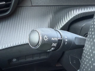 Peugeot e-2008 BWJ 2023 EV GT 136 PK 50 kWh  PANO DAK | KEYLESS | STOELVERW. | HALF LEDER | CAMERA | NAVI | CLIMA | CRUISE | LMV | PDC / 11