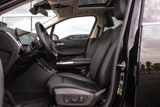 BMW 2-serie Active Tourer 230e xDrive Luxury Line | 1e eigenaar | BTW auto | Driving Assistant | Harman Kardon | 360 camera | Panoramadak | Head-up | M-sportstuur | Keyless entry / 14
