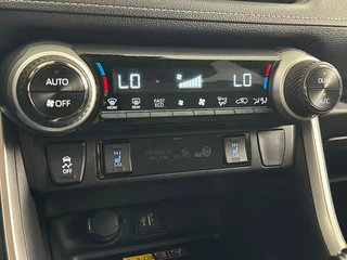 Toyota RAV4 2.5 Hybrid AWD Dynamic Trekhaak | 18'' L.M. Velgen | Elektrische Achterklep / 17