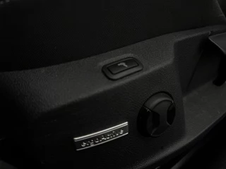 Volkswagen Golf TSI * Panoramadak * Camera * Navigatie * Massage Stoel / 9