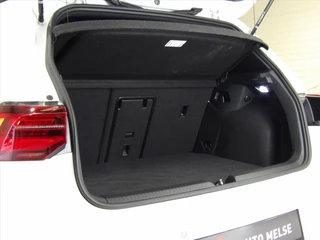 Volkswagen Golf 1.5 eTSI 150pk 7-DSG R-line / 12