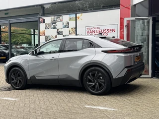 Toyota C-HR+ First Edition 77 kWh WARMTEPOMP EL-ACHTERKLEP PRIVACY-GLASS 18"LMV BLIND SPOT STOELVERW. P-SENSOREN / 6