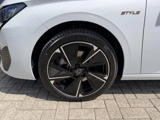 Peugeot e-308 SW Style EV 54 kWh | Demo Auto | Tot 8 jaar Garantie | Tot 420 Km WLTP | Navigatie via Telefoon | Warmtepomp | 18" Lichtmetalen Velgen | Adaptieve Cruise Control met Drive Assist | Full LED Verlichting | Climate Control | DAB Radio | Apple Carplay/Android Auto. / 37