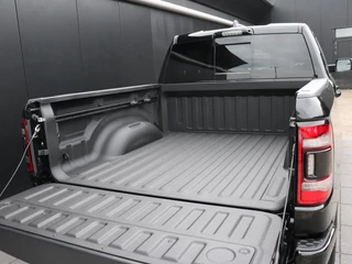 Dodge Ram 1500 5.7 V8 4x4 Crew Cab Sport | LEDER | MEMORY | PANO-DAK | HEAD-UP | LUCHTVERING | TREKHAAK | ALPINE AUDIO | STOELVERK. | CAMERA | NAVI | CRUISE | / 20