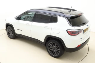 Jeep Compass 4xe 240 Plug-in Hybrid Electric S | Navigatie | Lederen bekleding | Panoramisch schuifdak | Keyless | Stoelverwarming | Zwart dak / 5