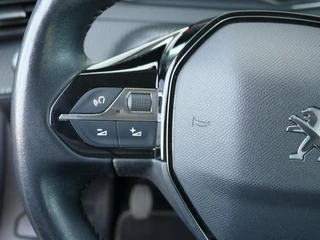 Peugeot 2008 1.2 PureTech Active Pack | 100PK | Trekhaak | Cruise Control | Parkeersensoren Achter | Airco | Navigatie | Climate Control | / 12
