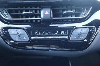 Toyota C-HR 1.8 HYBRID GR-SPORT 19"LM-VELGEN 1e EIGENAAR NL-AUTO STOELVERW. LED JBL-AUDIO P-SENSOREN APPLE/ANDROID 19"LMV / 40