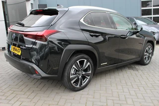 Lexus UX 250h Preference Line NL-AUTO NAVI BLIND SPOT PARKEERSENSOREN SMART-ENTRY APPLE CARPLAY / 5