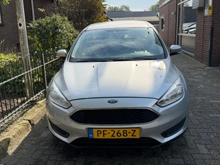 Ford Focus Wagon 1.0 Trend / 6