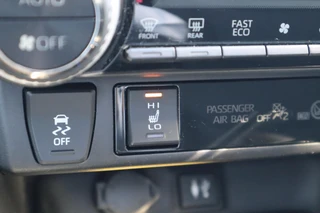 Toyota RAV4 2.5 HYBRID DYNAMIC CAMERA ADAP-CRUISE ANDROID/APPLE STOEL/VOORRUITVERW. LM-VELGEN P-SENSOREN / 32