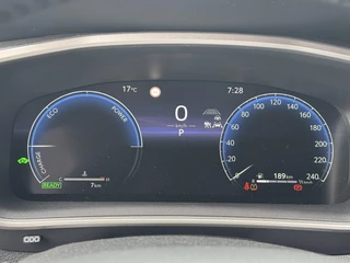 Toyota Corolla Cross 2.0 Hybrid 180 DYNAMIC NIEUW DIRECT LEVERBAAR! BLIND SPOT STOEL/STUURVERW KEYLESS 18'' LM-VELGEN APPLE/ANDROID NAVI CLIMA AD-CRUISE PARK-SENSOREN / 19