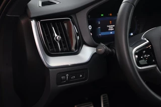 Volvo XC60 T6 Recharge AWD R-Design | Stoelverwarming | Parkeercamera | Panoramadak | Memorystoel | Keyless / 27