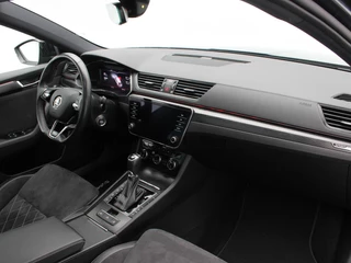 Škoda Superb 1.4 TSi 218 Pk iV Sportline Business | Panoramadak | Adaptive Cruise | Stuur/Stoel Verwarming | CarPlay | 19 Inch | 89.796 Km !! / 41