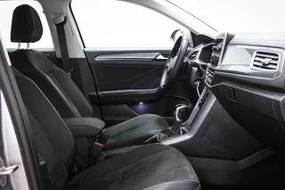 Volkswagen T-Roc 1.5 TSI Style | IQ LIGHT | STOELVERWARMING | CLIMA | APP CONNECT | DAB | PDC / 5