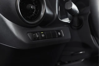Toyota C-HR 1.8 Hybrid 140 Dynamic  | Dig. Cockpit | Adapt. Cruise | Winterpakket | PDC | Camera | NAV + App. Connect | ECC | DAB | LM 18" | 2989 / 50