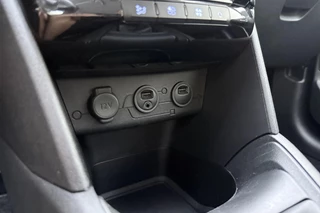 Peugeot 208 1.2 VTi Envy / 24