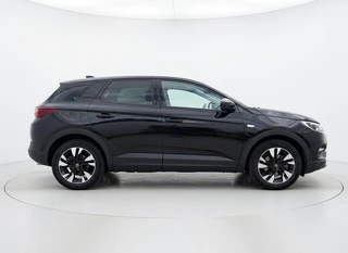 Opel Grandland X 1.6 Turbo Hybrid Business Edition / 5