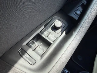 Volkswagen Passat Variant 1.4 TSI PHEV GTE * AUTOMAAT * Parkeercamera * Massage * Keyless * / 15