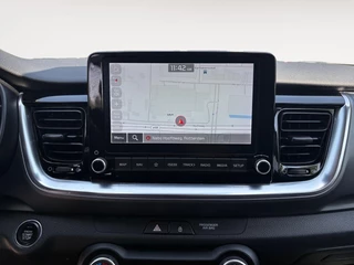 Kia Stonic 1.0 T-GDi MHEV DynamicPlusLine | Cruise Control | Climate Control | Navigatie | Camera | LM Velgen | Parkeersensoren | / 21