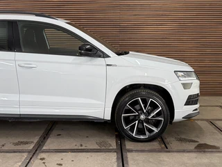 Skoda Karoq 1.5 TSI DSG 4x4 Sportline Business | 1800KG Trekgewicht | Carplay | Sportstoelen | Camera / 13
