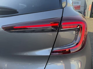 Renault Captur 100pk Intens (Keyless Entry - Camera - Parkeersensoren V+A - LED - Automatische Airco - Navigatie - Two Tone) / 32