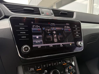 Škoda Superb COMBI 1.5 TSI ACT Business Edition - Automaat Stoelverw. Navi Camera 17inch LMV / 38