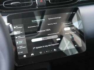 Leapmotor T03 Design 37.3 kWh | Nieuwe auto | Snel leverbaar! | Actieradius van 265 km (WLTP) Gecombineerd | Camera | Panoramadak | Adaptive cruise control | Dodehoek detectie | Lichtmetalen velgen / 27