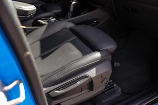 BMW X1 xDrive25e High Executive M sport | 1e eigenaar | Dealer onderhouden | Panoramadak | Apple Carplay | Camera | LED adaptief | Head-up | Stoelverwarming | Cruise control / 17