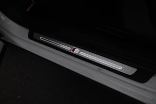 Audi Q2 30 TFSI Sport  S-line! Leer, Cruise, Navigatie / 17