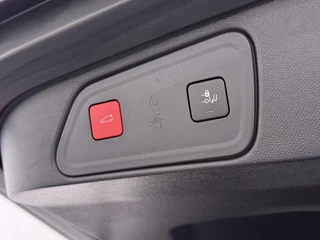 Peugeot 3008 GT SOH: 99% | PHEV | APPLE CARPLAY | ELEKTRISCHE ACHTERKLEP | CAMERA VOOR + ACHTER | ADAPTIVE CRUISE CONTROL | FOCAL AUDIO | DODEHOEK DETECTIE| RIJKLAARPRIJS INCL. 12 MND BOVAG GARANTIE / 15