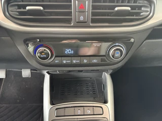 Hyundai i10 1.0 Premium  CAMERA/CARPLAY/NAVI/CRUISE/CLIMA/PDC / 7