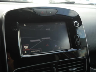 Renault Clio Estate 0.9 TCe Limited 90pk | Navigatie | Trekhaak | Airco | Cruise Control | Parkeerhulp achter | Extra getint glas | Lichtmetalen velgen / 30