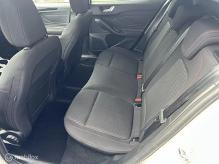 Ford Focus 1.5 EcoBoost ST LINE / 5