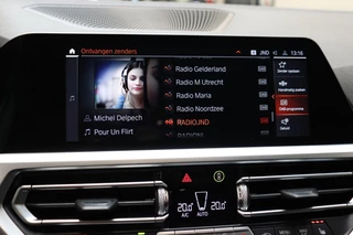 BMW 3 Serie Sedan 318i Executive Sport Line Automaat  / Live Cockpit Professional / Stoelverwarming / Parkeersensoren voor+achter / LED / 18 Inch / DAB / Climate Control / Shadow Line / Extra Getint Glas / Apple CarPlay / Cruise Control / Lichtpakket / 29