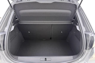 Peugeot e-208 EV GT Avantage 51 kWh Alcantara® Executive Interior l Drive Assist Plus Pack l Navigation Pack l Vision Pack l Matrix LED l Apple Carplay & Android Auto l 360 Camera l Navigatie Full-Map / 11