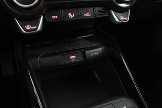 Kia Stonic 1.0 T-GDi MHEV DynamicPlusLine  Trekhaak! Navigatie, Climate, / 32