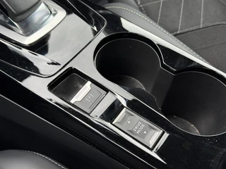 Peugeot e-2008 GT Pack 50 kWh 136PK Automaat Navigatie, Achteruitrijcamera, Keyless, Stoelverwarming, Adaptieve Cruise Control / 34