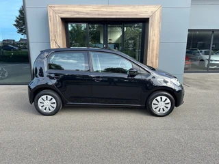 Volkswagen up! 1.0 65pk Move Up! Cruise | Stoelverwarming | Camera | 4-season | Mistlampen | Bluetooth | Rijklaar incl. 1 jaar Bovag garantie / 4