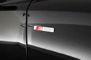 Audi Q3 35 TFSI 150pk Business Edition Trekhaak Camera Stoelverwarming LED Virtual Cockpit Navigatie Panoramadak / 20