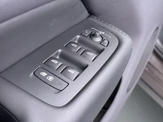 Volvo XC60 Plug-In Hybrid AWD T6 Plus Dark Recharge ADAPT. CRUISE CONTROL | STUUR & STOEL VERWARMING | PANORAMA DAK | 360 GRADEN CAMERA | ELEK. STOELEN MET GEHEUGEN | HARMAN/KARDON AUDIO / 18
