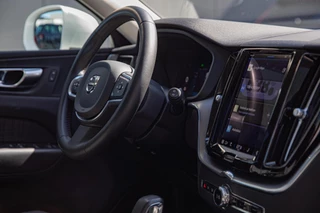 Volvo XC60 2.0 T6 Plug-in hybrid AWD Core Bright Long Range|Panorama / 20